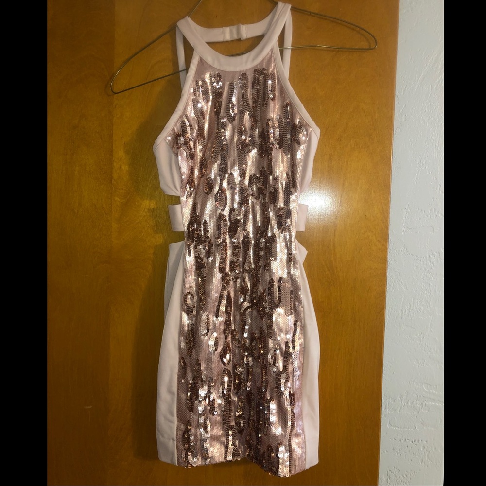 Champagne-pink bodycon cocktail dress!